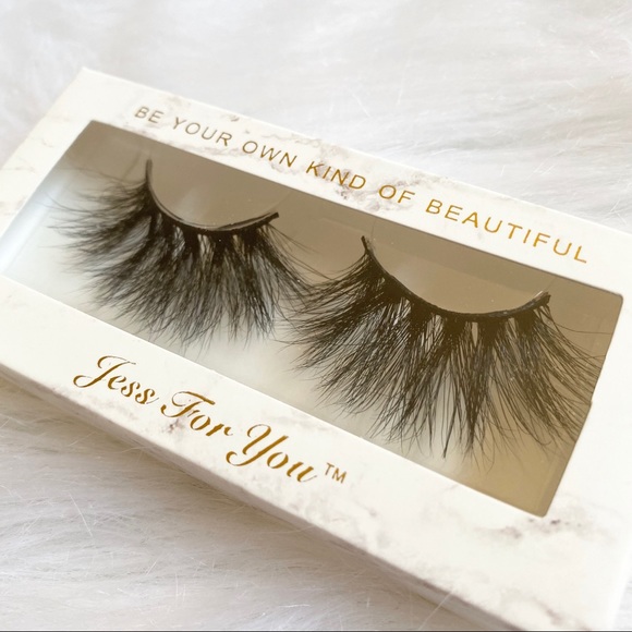 Dramatic Lashes - Picture 2 of 3